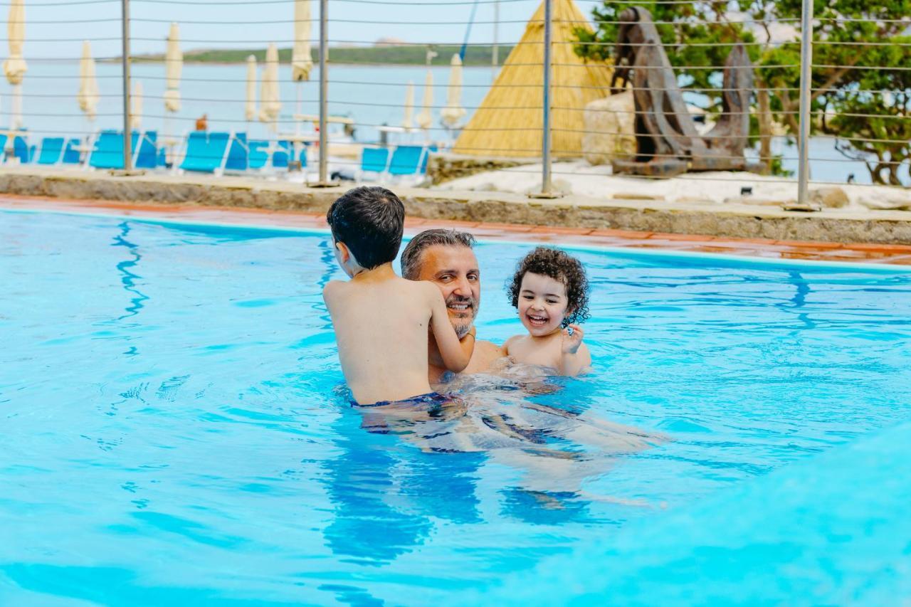 Unahotels Club Hotel Ancora Stintino Esterno foto